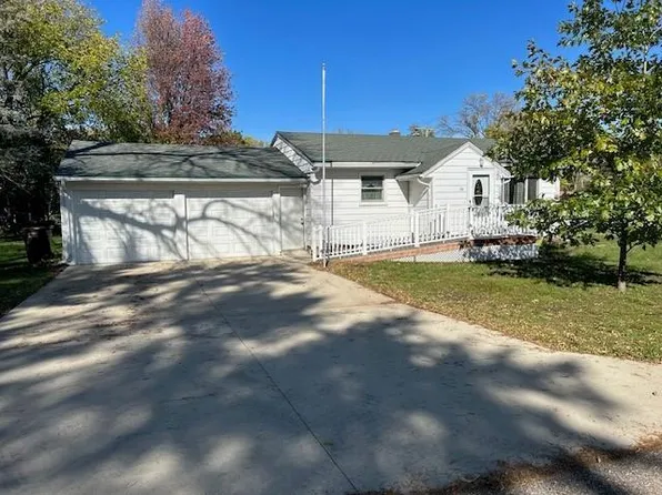 151 6th St SE, Glenville, MN 56036