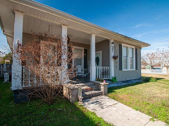 2nd image of 1013 Main St