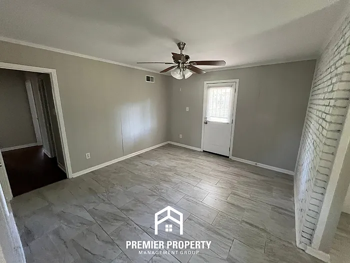1352 Winfield Ave — Photo 4