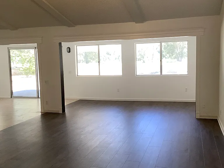 9130 Old Castle Rd — Photo 5