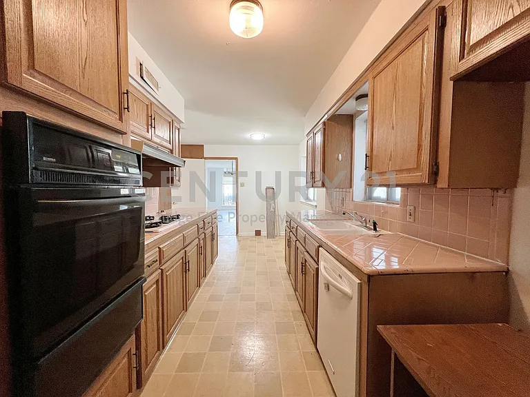 3641 Townsend Dr — Photo 8