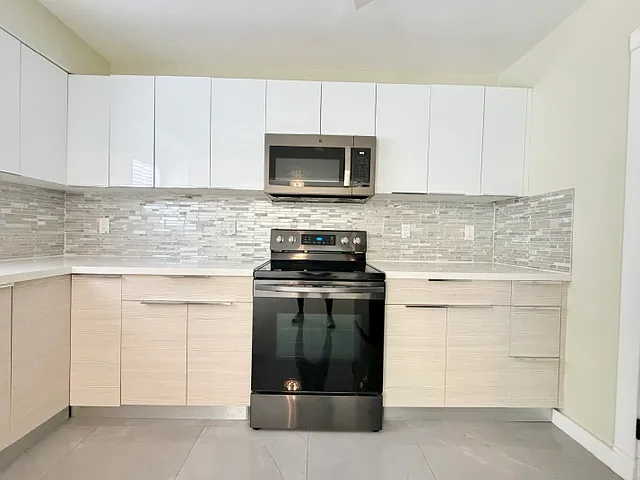 1330 Marseille Dr — Photo 7
