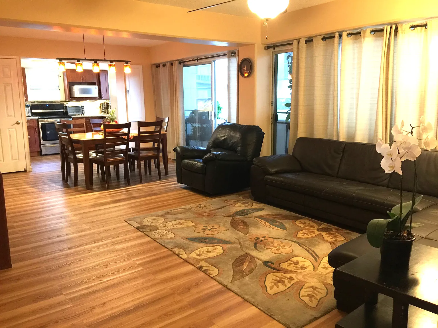 3 bed, 1161 sqft, $4,400 — Photo 1