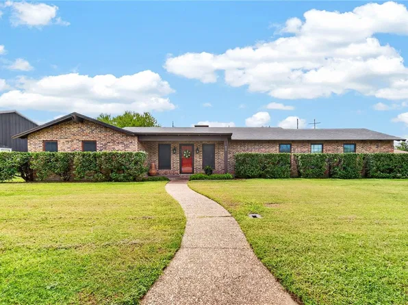 800 Locke St, Woodsboro, TX 78393