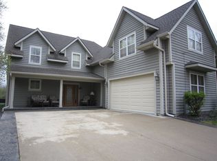 727 S 6th St, Silver Lake, WI 53170
