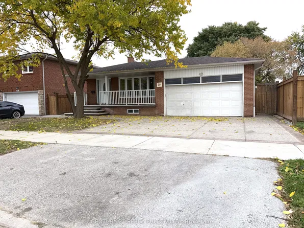 29 Lawnmere Cres, Toronto, ON M1S 2T1