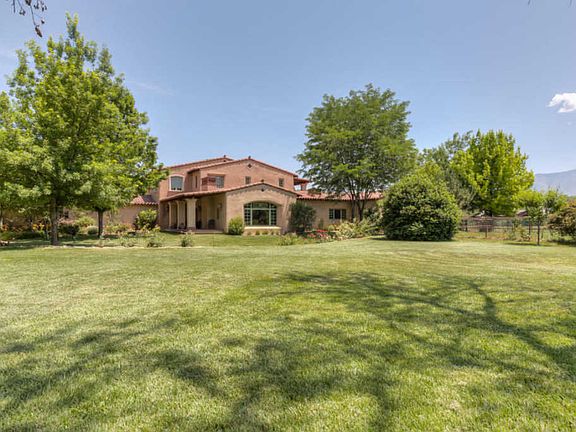 3rd image of 627 Paseo Del Bosque NW