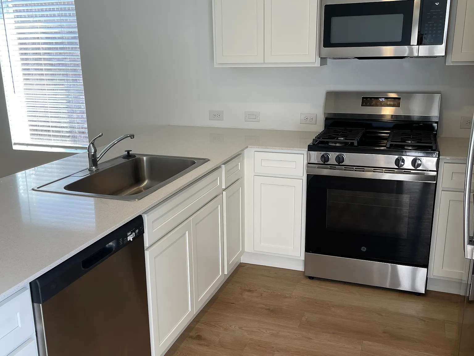 3 bed, 1411 sqft, $1,875 — Photo 3