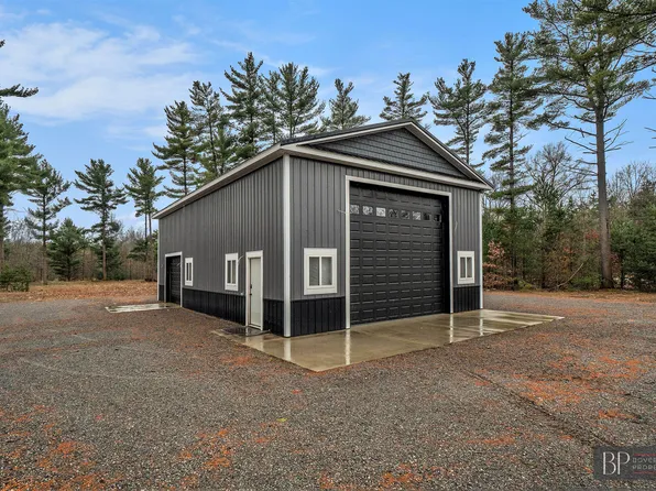 12572 Lincoln Farms Dr, Grand Haven, MI 49417