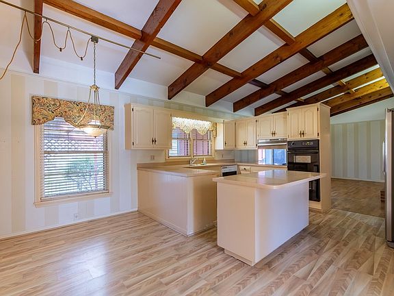 5th image of 265 Carrington Dr