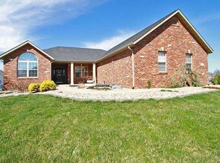 701 Birch Ln, Maryville, IL