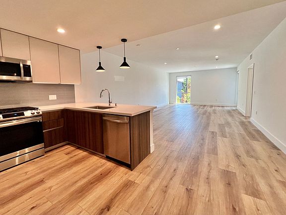 3rd image of 5801 Camerford Ave #206