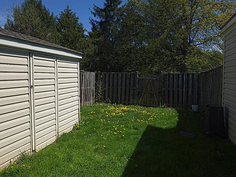 546 Wellington Ct — Photo 15