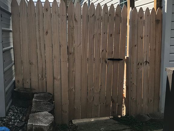 4th image of 1040 Broadway St