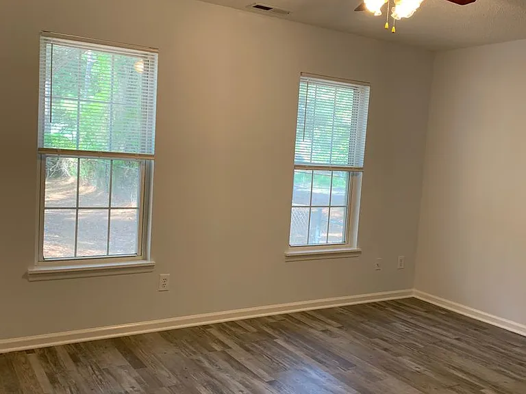 211 Friendly Ln — Photo 12