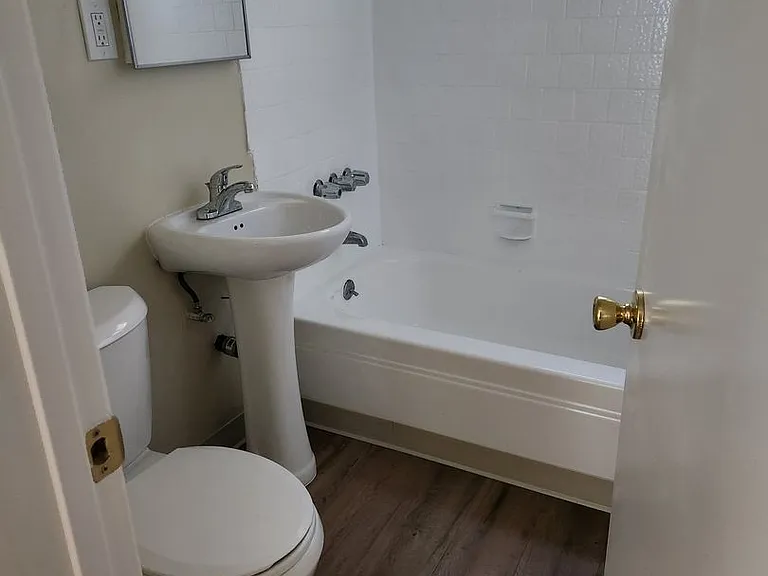 1211 W 37th Pl — Photo 19