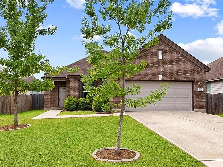534 Apricot Dr — Photo 2