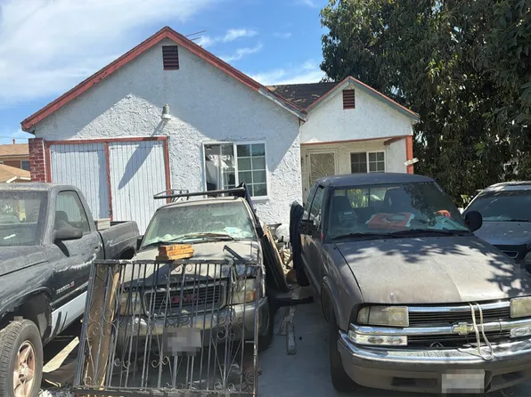 3657 E 55th St, Maywood, CA 90270