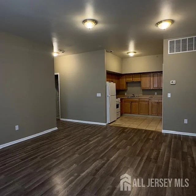 2 bed, 1.0 bath, $2,250 — Photo 3