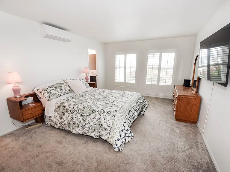 102 Antigua Ct — Photo 18