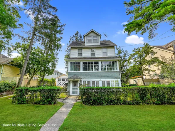210 Center St, Staten Island, NY 10306