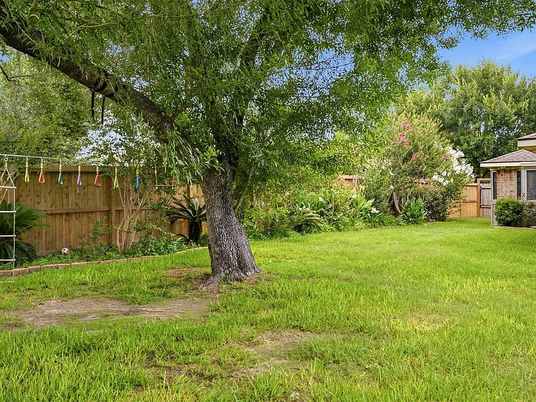 1911 Michele Dr — Photo 26