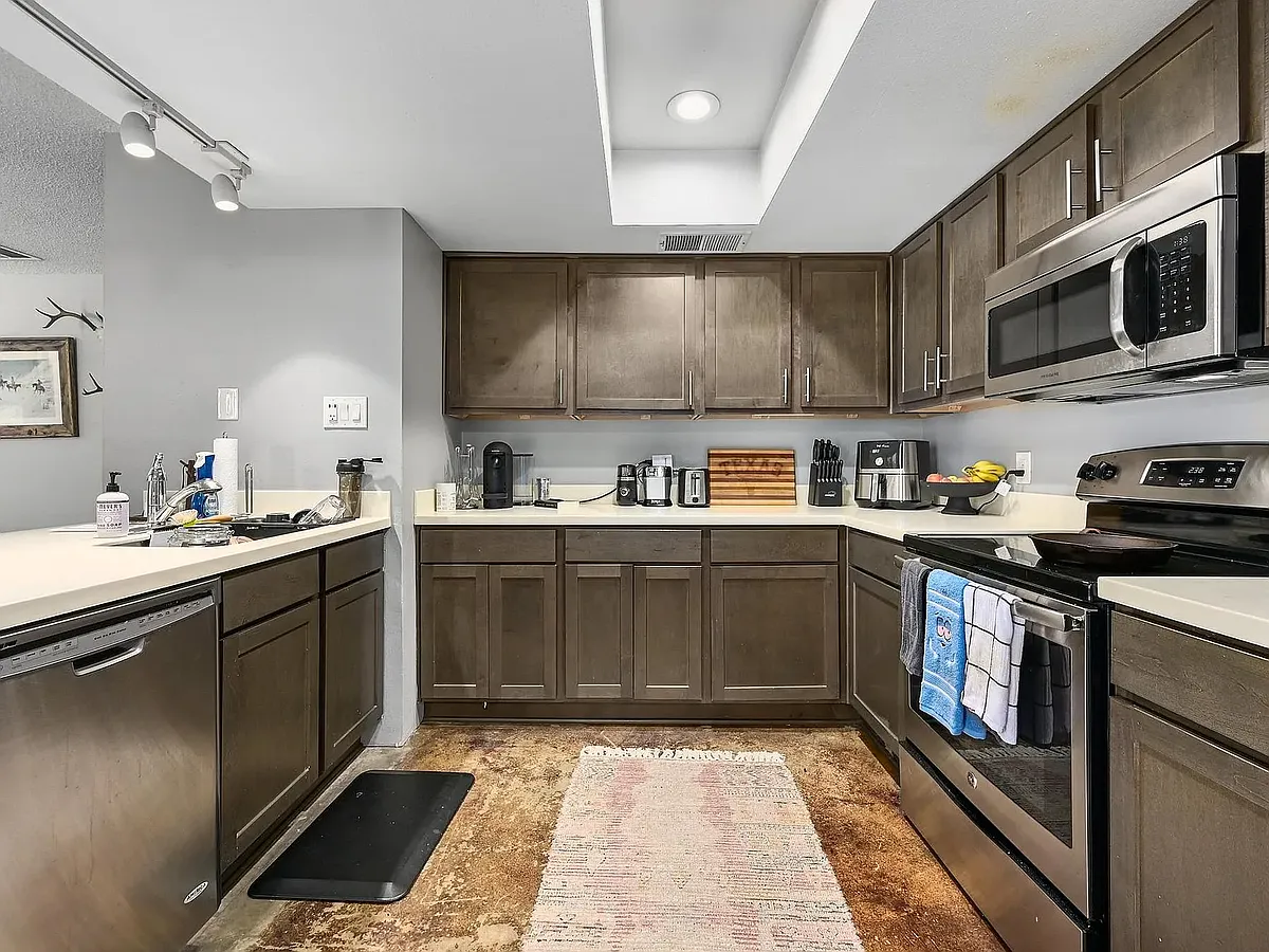 Building Photo - 3422 Willowrun Dr #3
