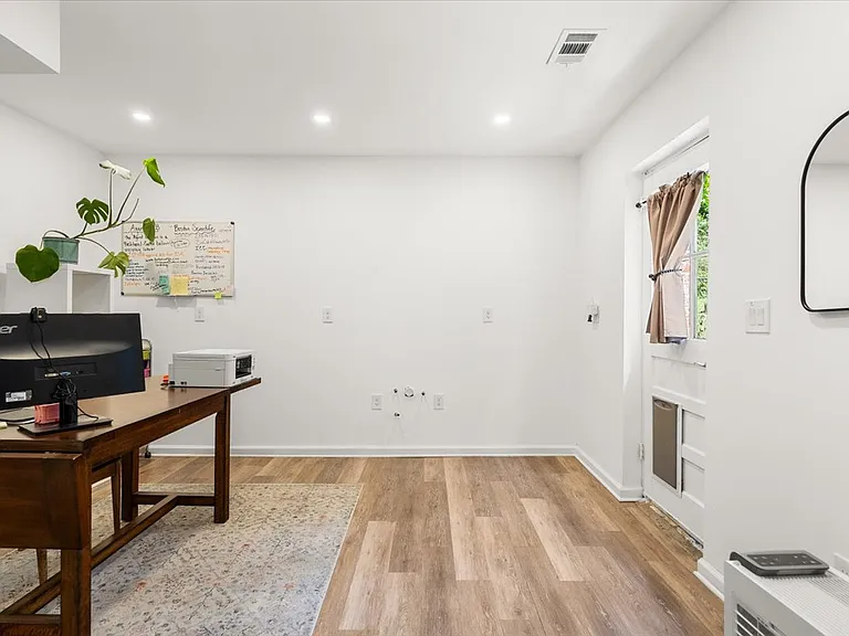 1497 Holly Ln — Photo 15