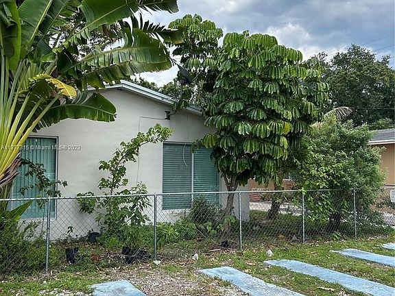 2nd image of 1121 NW 34th Ave #1121
