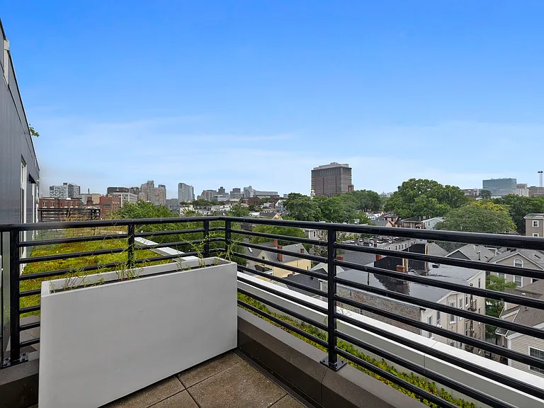 262 Monsignor Obrien Hwy #605 — Photo 17