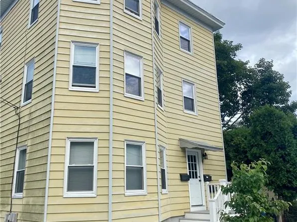 6 Second School St APT 1, Bristol, RI 02809
