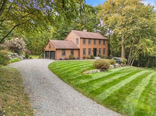 151 Oakridge Dr, Belchertown, MA 01007