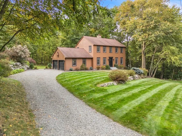 151 Oakridge Dr, Belchertown, MA 01007