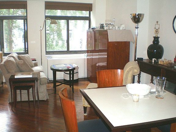 4th image of 124 E 79th St #2D