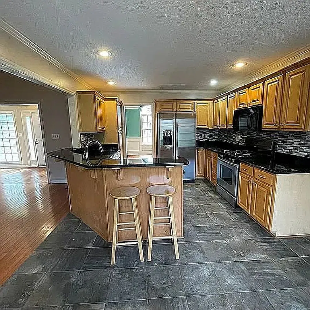 Cedar Creek Cul-de-Sac Beauty! — Photo 4