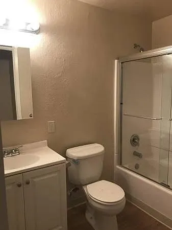 305 W Acacia St #1 — Photo 2