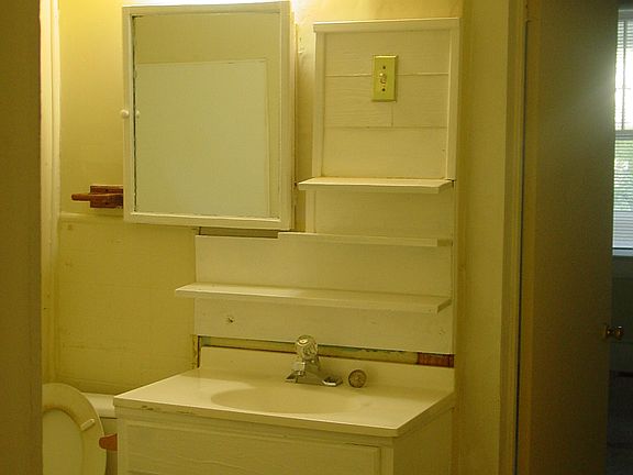 4th image of 641 S Irwin Ave
