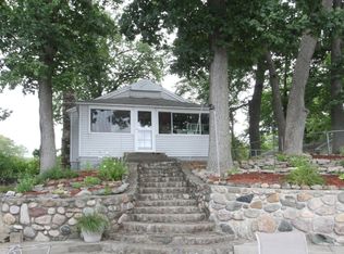 12241 Islandview Dr, Plainwell, MI 49080
