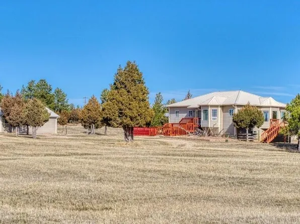 977 Old Sundance Rd, Moorcroft, WY 82721