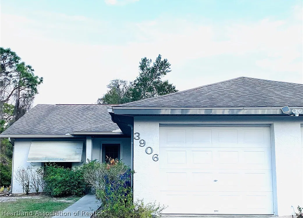 2 bed, 2.0 bath, 957 sqft, $1,325 — Photo 1