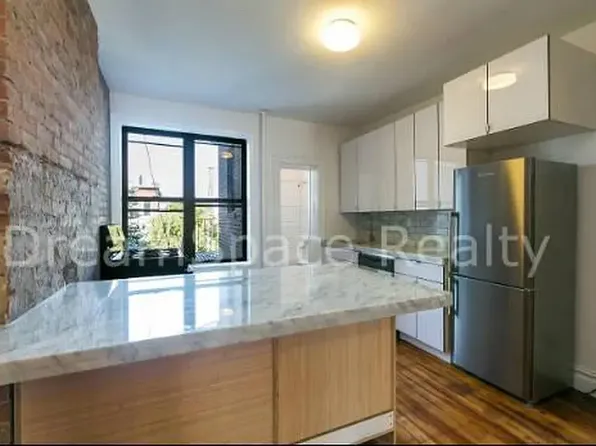 213 Green Street image 1 of 8