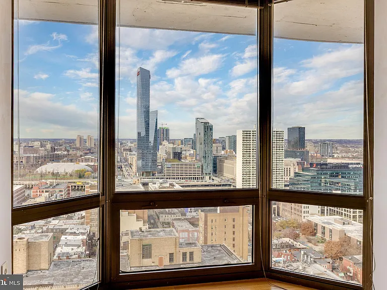 2020 Walnut St #29J — Photo 16