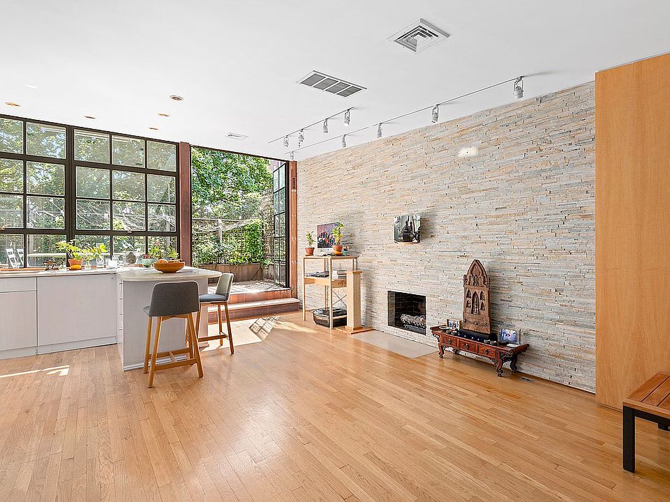 1st image of 142 W 11th St