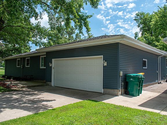 2nd image of 301 Miller Dr E