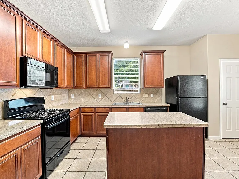 16726 Vivian Point Ln — Photo 10