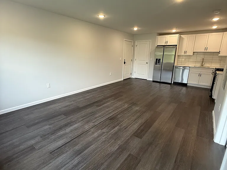 207 Redwood Ave #301 — Photo 10