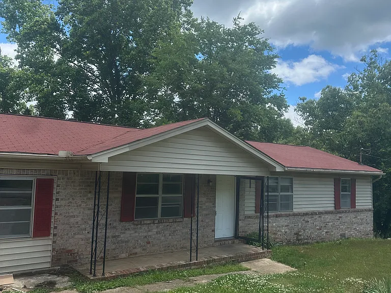103 Leigh Ann Cir — Photo 1