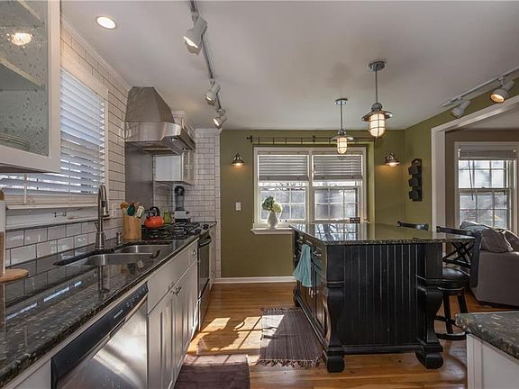 5th image of 10615 W 98th St