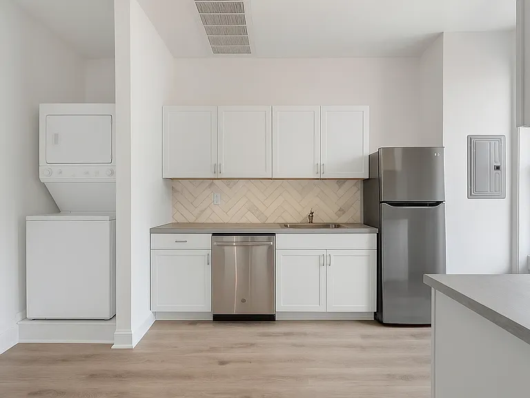 251 10th St #1B — Photo 4