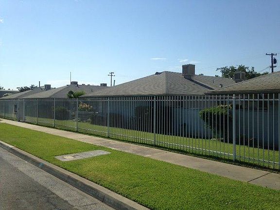 4th image of 2610 E Lamona Ave